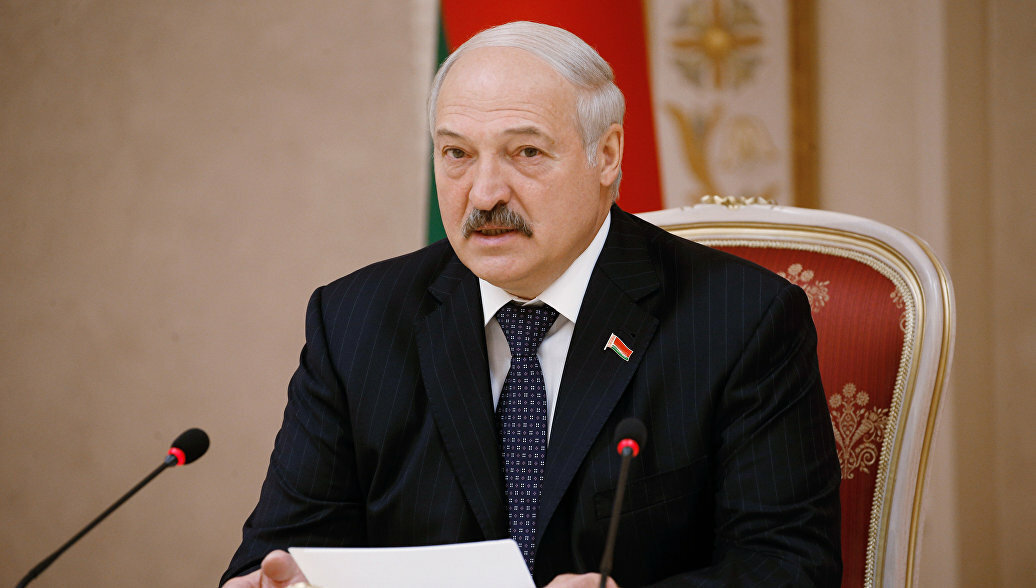 Лукашенко провел сравнение между числом умерших в его стране от коронавируса и от пьянства